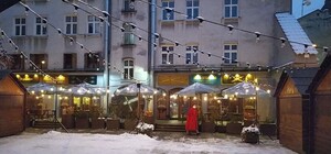 Напередодні зимових свят Львів масово прикрасять різдвяними «павуками»