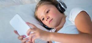 Под Запорожьем школьница пыталась посадить отца, запрещающего ей сидеть в TikTok