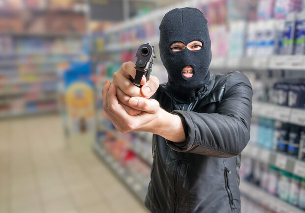 В Харькове задержали преступника, который с оружием грабил магазины и киоски. 