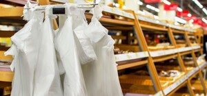 Сколько стоят: в харьковских магазинах пластиковые пакеты стали платными