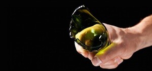 В ночном клубе Днепра иностранец изрезал лицо и шею 17-летнего парня