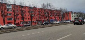 Днепряне раскритиковали новый цвет дома на проспекте Богдана Хмельницкого