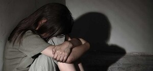 Мужчина в течение 10 лет насиловал своих дочек