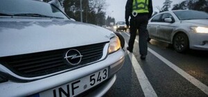 В Киеве водитель сделал замечание патрульному, нарушавшему ПДД, и получил штраф