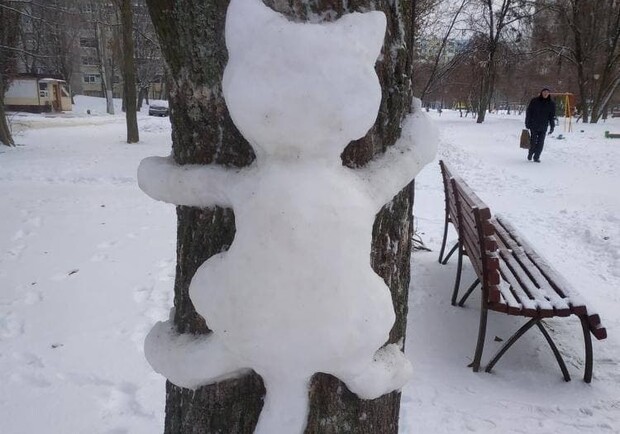 В Харькове массово лепят снежные скульптуры (фото). 