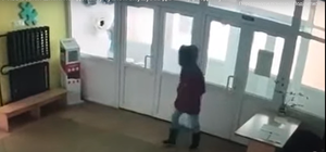 У Львові педофіл у жіночому одязі проник у шкільний туалет і намагався розбестити дитину (фото, відео)