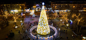 Как главная елка Запорожья выглядит с высоты (фото)