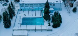 На открытом воздухе: в Харькове возобновил работу еще один бассейн