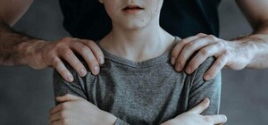 Переодягнувся жінкою та проник у школу: у Львові затримали педофіла з Києва