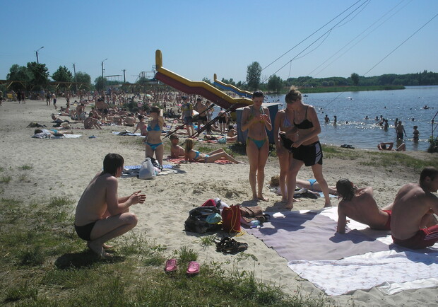Фото kp.ua. В СЭС заверяют, что все пляжи соответствуют санитарным нормам. 