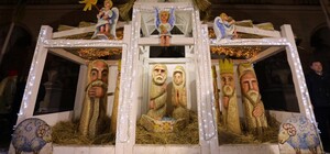 На площі Ринок відкрили різдвяну шопку (фото)