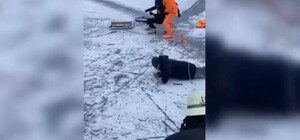 На озере Тельбин женщина во время катания на коньках провалилась под лед