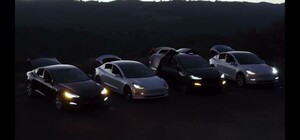 Автомобили Tesla показали световое шоу под мелодию украинского 