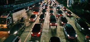 Накануне новогодних праздников центр Одессы сковали пробки