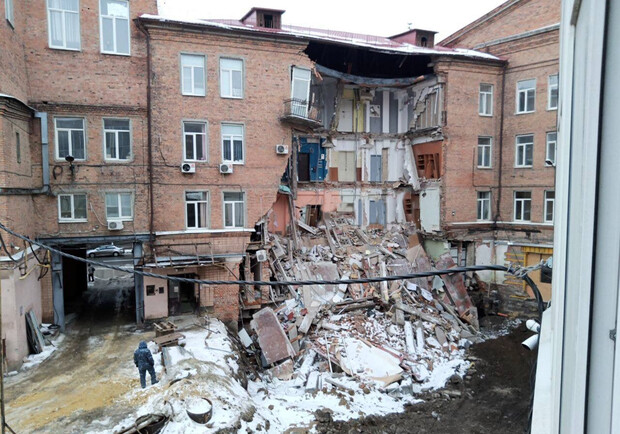 На проспекте Гагарина в доме обрушилась стена. 