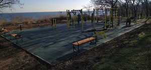 В Одессе на Трассе здоровья благоустроили спортивные площадки (фото)