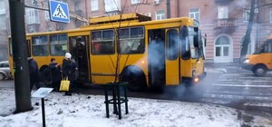На улице Соборности задымился 12-й троллейбус