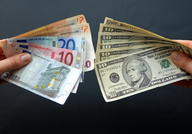 В Украине резко подорожали доллар и евро. 