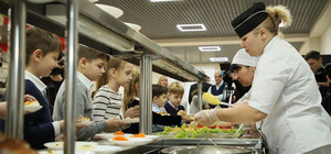 Родители украинских школьников недовольны обновленным меню в столовых