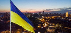 В Киеве приспустили главный флаг Украины: в чем причина