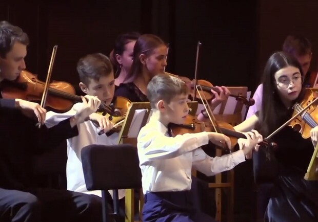 Детский симфонический оркестр KharkivMusicFest  даст концерт, чтобы купить инструменты. 