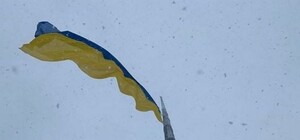 В Харькове сильный ветер порвал флаг на самом высоком флагштоке в Украине (видео)