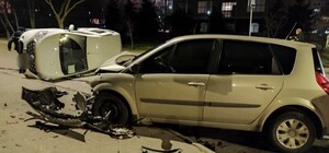 На Котовского в Одессе произошло ДТП с перевертышем: момент аварии попал на видео