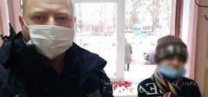 Ребенок в больнице: под Харьковом мать неделю не пускала домой 11-летнюю дочь