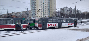На Салтовке столкнулись три трамвая (видео)