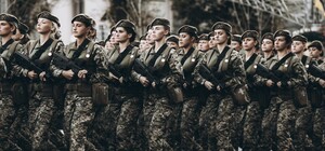 Зеленский ответил на петицию о постановке женщин на воинский учет 