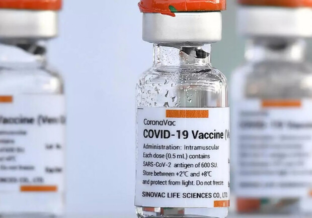 Харьковская область получит 170 тысяч доз вакцины CoronaVac: для первой и второй прививки. 