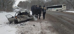 Под Харьковом рейсовый автобус попал в ДТП, есть пострадавшие: появилось видео столкновения