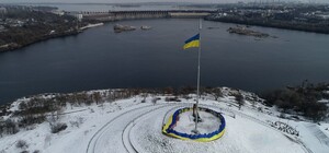 В Запорожье на Хортице развернули 100-метровый флаг Украины