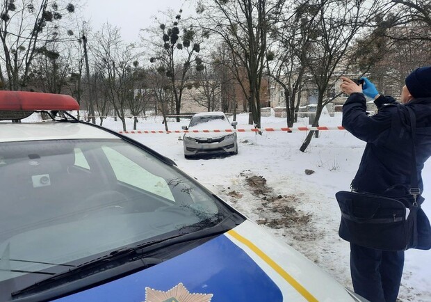 На Залютино в автомобиле обнаружили труп мужчины с огнестрельным ранением. 
