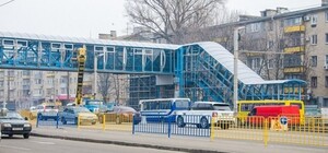 Хулиганы разгромили эскалатор в надземном переходе на Слобожанском проспекте