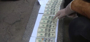 Требовали 1500 долларов от кафе: в Одессе попались на взятке два инспектора