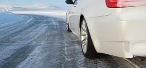 Гололед в Одессе: как скользили автомобили по дорогам