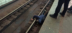 На станции метро 