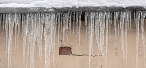После потепления одесситам угрожают сосульки