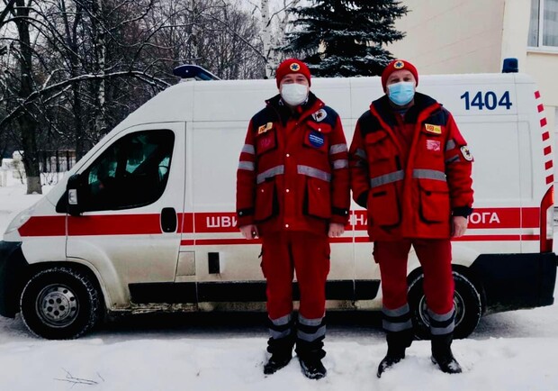 В Харькове медики "скорой" спасли от смерти молодого мужчину. 