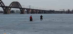 В Днепре на Монастырском острове двое подростков провалились под лед (обновлено)