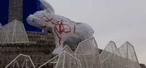 В Днепре вандалы изуродовали новогодние локации