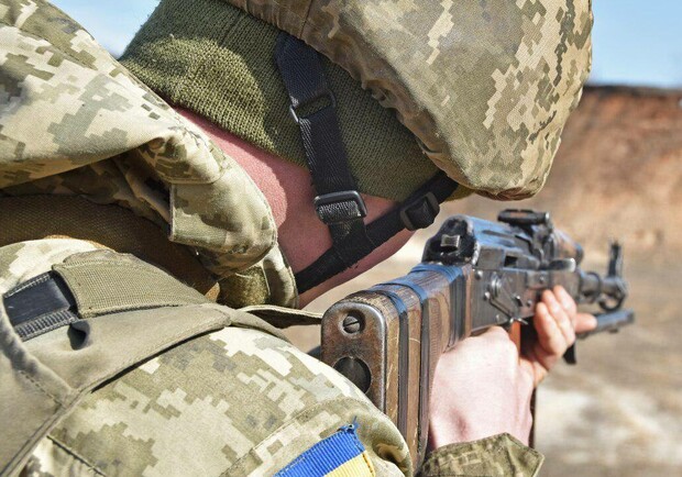 В Харькове — очередь из желающих подписать контракт с армией. 