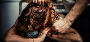 На Днепропетровщине мужчина жестоко убил жену на глазах у детей