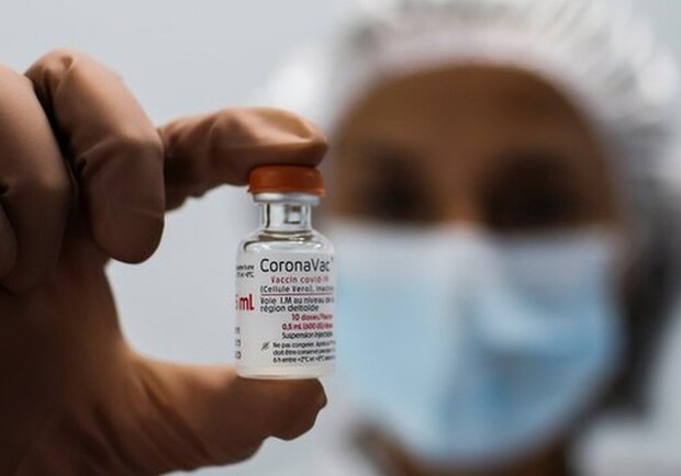 Харьковская область получила новую партию вакцины от коронавируса CoronaVac. 