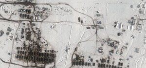 Искандеры и бронетехника: опубликованы новые снимки и карта наращивания  российских войск у границ Украины