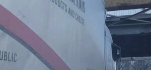 В Одессе две фуры застряли под мостом (видео)