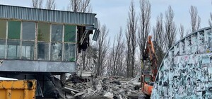 На ВДНГ разрушают павильон, в котором ранее проходил 