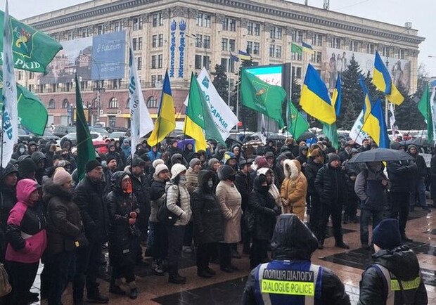 Предприниматели пикетируют Харьковскую ОГА. 
