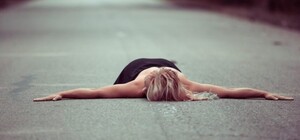 Стояла навколішки і плакала: на трасі Київ – Чоп серед ночі львівські поліцейські знайшли безпорадну жінку